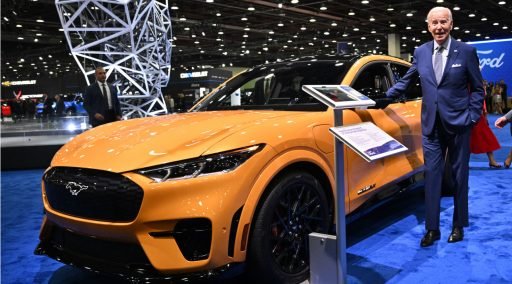 autofabrikant ford waarschuwt voor banenverlies als gevolg van verschuiving naar productie elektrische auto’s