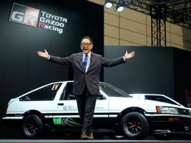 Toyota wil oude auto's ombouwen tot duurzamere modellen om CO2-uitstoot terug te dringen - Japanse gigant kreeg eerder kritiek op trage uitrol elektrische auto's
