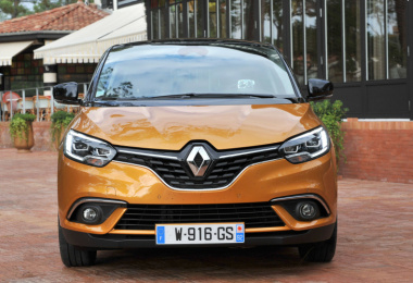 Renault Scenic - Aandachtstrekker op grote voet