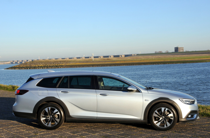 opel insignia country tourer, autotest, stationcar, benzine, ruimte, android, opel insignia country tourer - bluf!