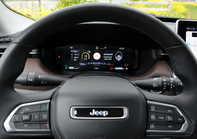 jeep compass, rijimpressie, modeljaar 2022, facelift, 1.3t, turbo, terreinwagen, gezinsauto, android, jeep compass - koers richting europa