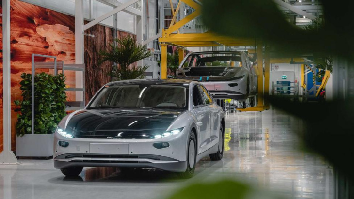 lightyear haalt 8 miljoen euro op en maakt doorstart voor productie tweede auto