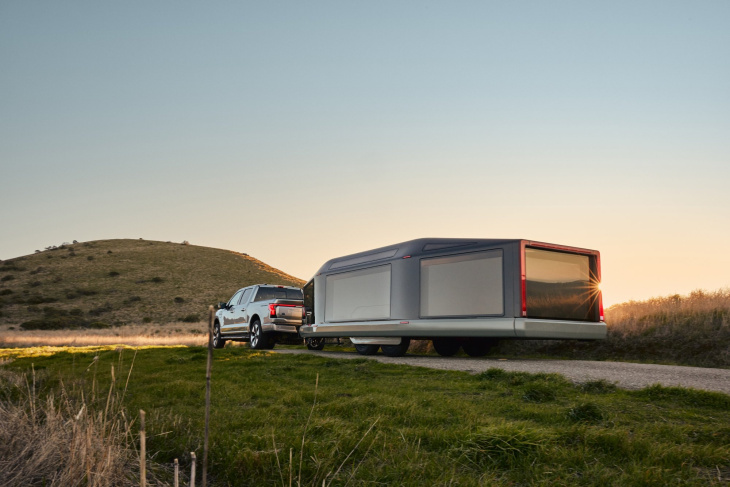 startup onthult grote elektrische caravan voor off-grid kamperen
