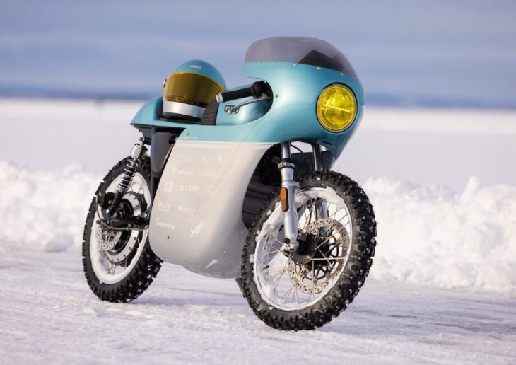 buzz: elektrische motor rijdt 155 km/u op ijs