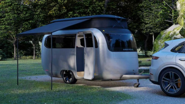 porsche en airstream maken samen dit concept van een futuristische caravan