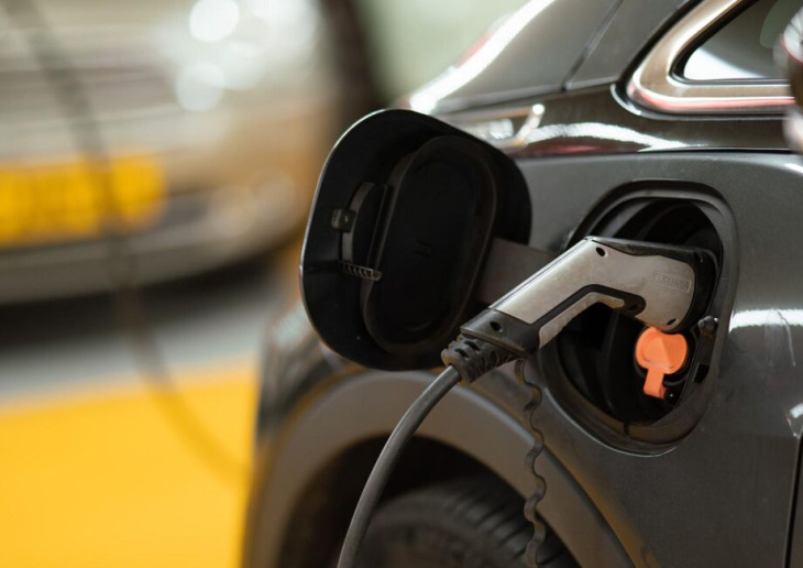 verbruik en opladen van elektrische auto’s: loze beloftes…