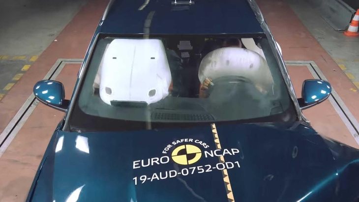 oeps: de nieuwste optie van audi is een plantje voor op de airbag