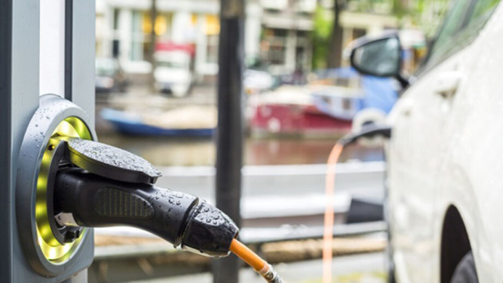 elektrische auto opladen zeer duur in belgië