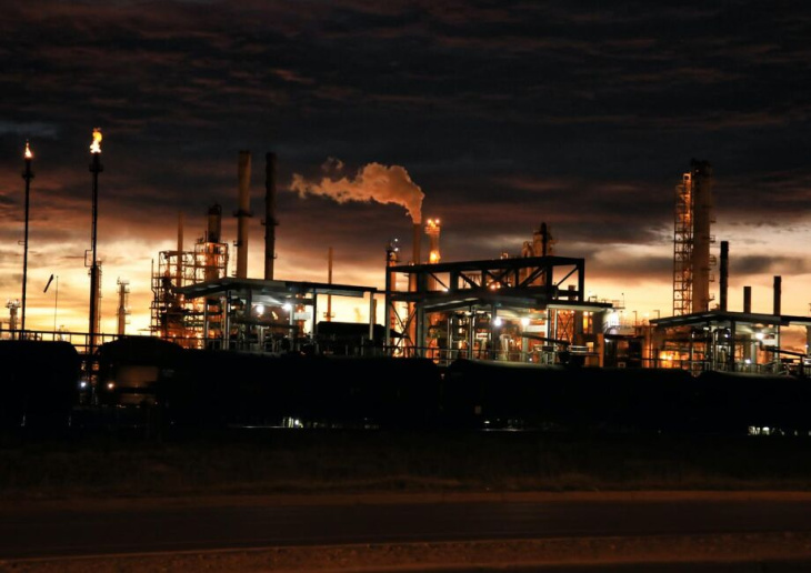 productieverlagingen: olieprijzen zullen de lucht inschieten