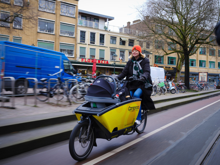 nederlandse steden krijgen meer elektrische deelbakfietsen