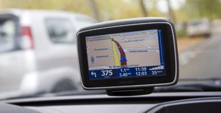navigatiespecialist tomtom boekt kleine winst in eerste kwartaal dankzij herstel auto-industrie