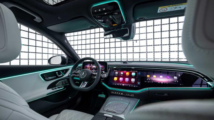 de nieuwe mercedes e-klasse is een knappe taxi van de toekomst