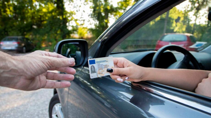 met welke overtredingen riskeer je een intrekking van je rijbewijs?