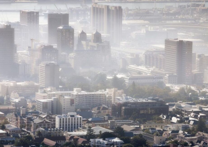 nieuwe studie toont hoe luchtkwaliteit in steden sterk verbeterd kan worden