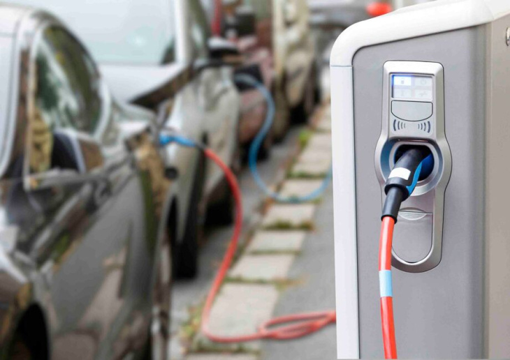 studie: snelladen beschadigt batterij van elektrische auto