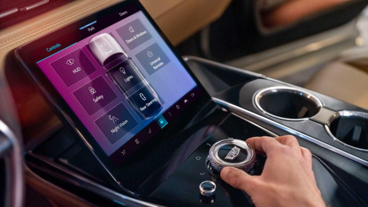 android, bij deze auto van 120.000+ euro kun je niet eens apple carplay of android auto krijgen