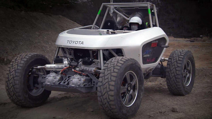toyota gebruikt nieuwe yoke als ‘stuur van een motorfiets’ en haalt pedalen weg