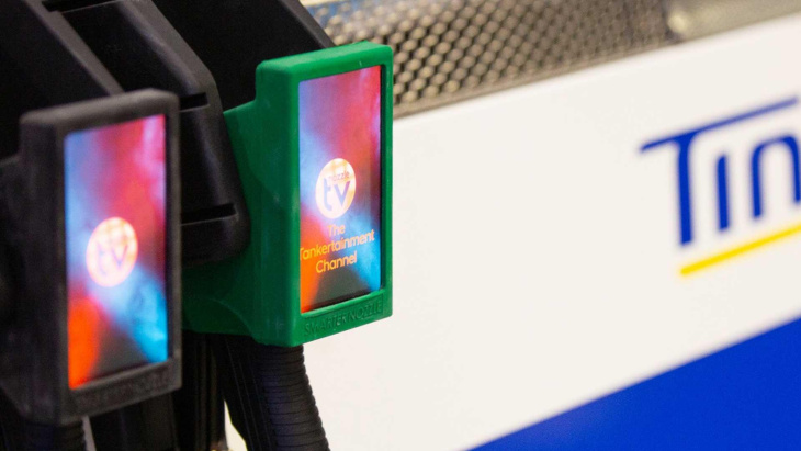 nederlandse tankstations krijgen een schermpje op het vulpistool (tegen verveling)