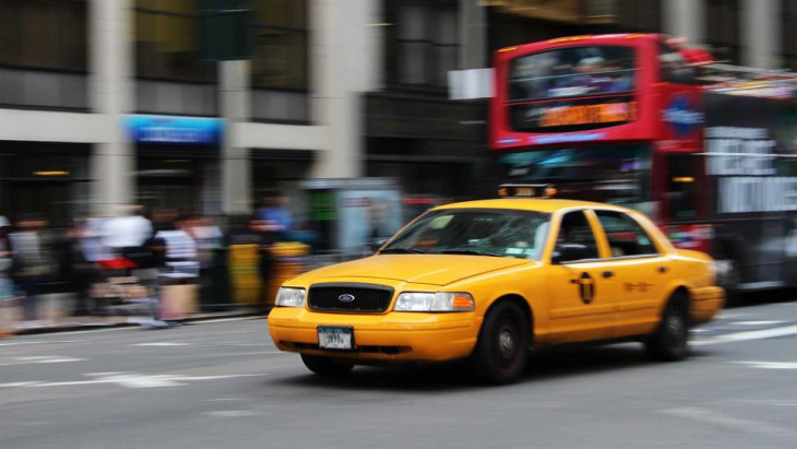 waarom de laatste twee ford crown victoria-taxi’s van new york nu echt gaan verdwijnen