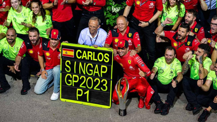 chris harris: overwinning van sainz in singapore hoort bij de ‘beste prestaties in de f1 ooit’