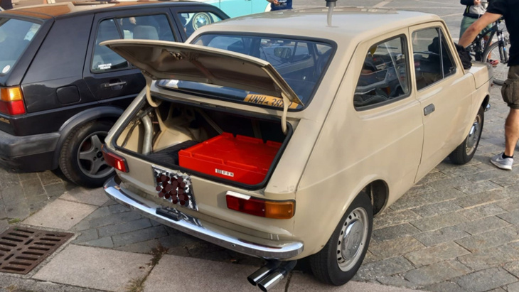 de fiat 127, auto van het jaar in 1972, is ook nu nog een juweel: foto's van een prachtig exemplaar