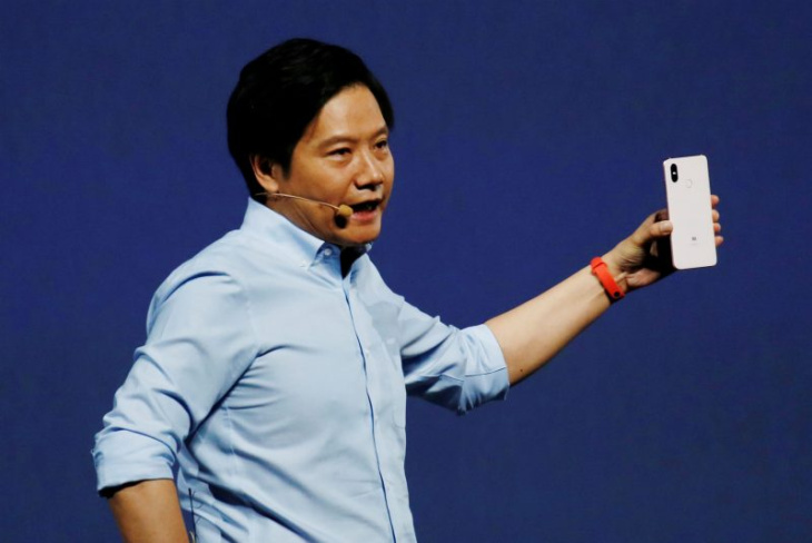 chinese smartphonemaker xiaomi heeft grote ambities met eigen elektrische auto...en vergelijkt zichzelf al met tesla en porsche