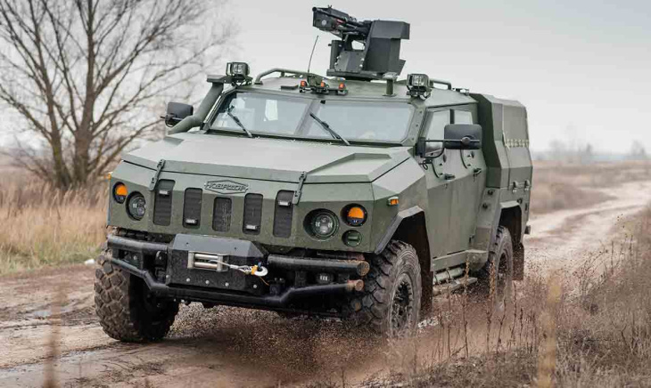 video: voor het eerst werden tests van het gepantserde voertuig novator-2 getoond in oekraïne