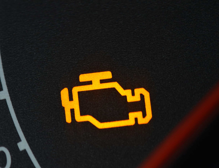 wat de waarschuwingslampjes op het dashboard van je auto betekenen