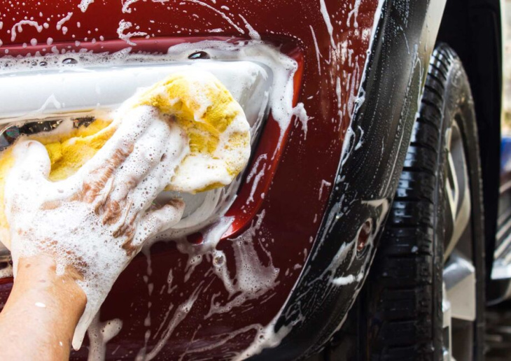 hoe raak je het zout van op je auto kwijt na een periode van intense vorst?