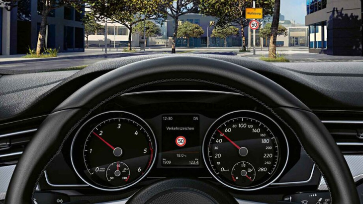 nieuwe auto’s volgen snelheidsbeperkingen vanaf juli 2024