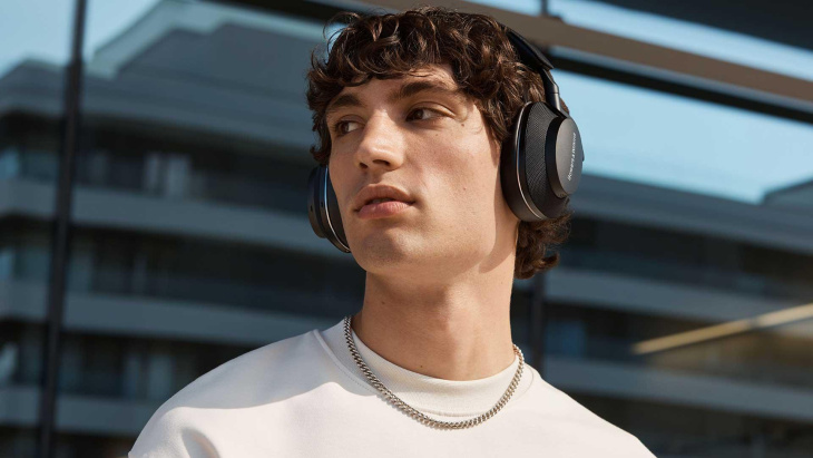 kan de vernieuwde headset van b&w een fervent in-ear drager overtuigen?