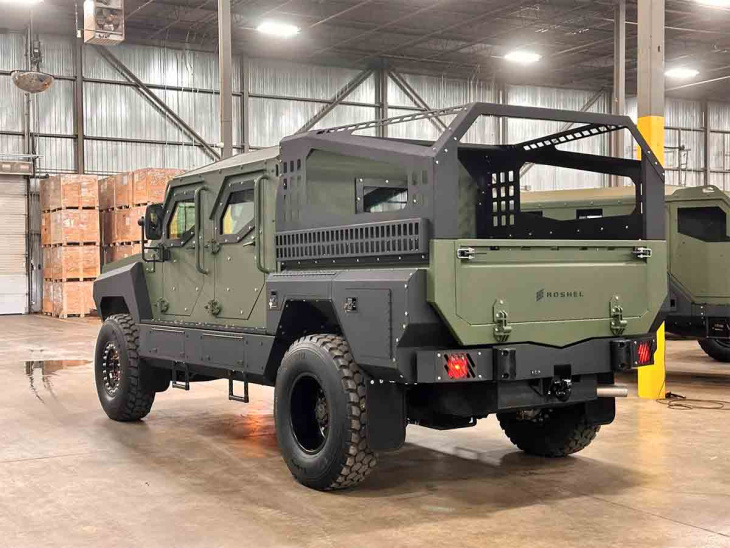 canadese fabrikant van gepantserde voertuigen onthult nieuwe senator mrap-pick-up