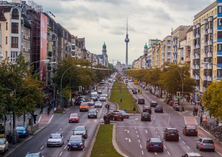 berlijnse autoriteiten laten 30 km/u achter zich en bouwen stadsautosnelweg!