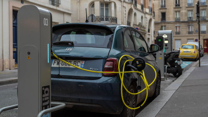frankrijk zet rem op subsidies voor elektrische auto’s