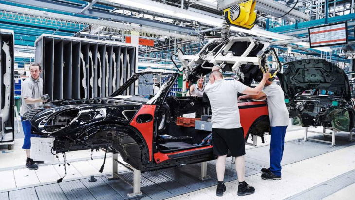 wat gebeurt er met de nederlandse autofabriek vdl nedcar nu de laatste mini is gebouwd?