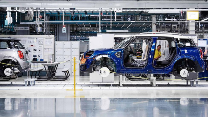 wat gebeurt er met de nederlandse autofabriek vdl nedcar nu de laatste mini is gebouwd?