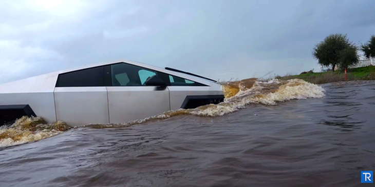 tesla cybertruck maakt indruk bij 'zwemles': hoe goed kan de auto tegen water?