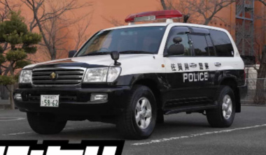 De Japanse politie gebruikt een speciaal aangepaste Toyota Land Cruiser voor patrouilles