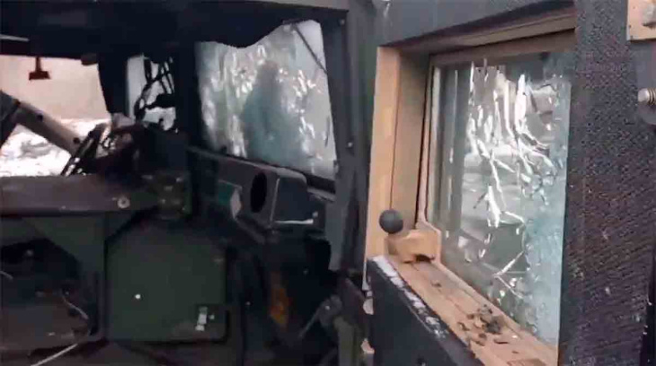 video: russische soldaten verrast door het beschermingsniveau van humvee pantser