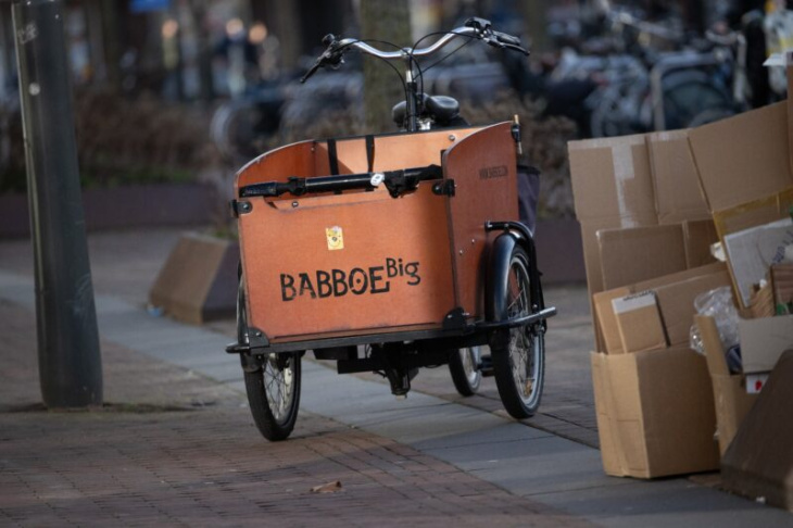 bakfietsenmaker babboe roept modellen city en mini terug in nederland