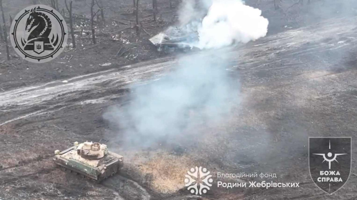 video toont amerikaans gepantserd voertuig bradley ifv in actie aan het front in avdiivka