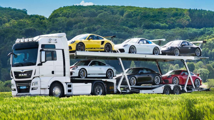 koop met wat vrienden deze porsche 911-collectie inclusief vrachtwagen en trailer