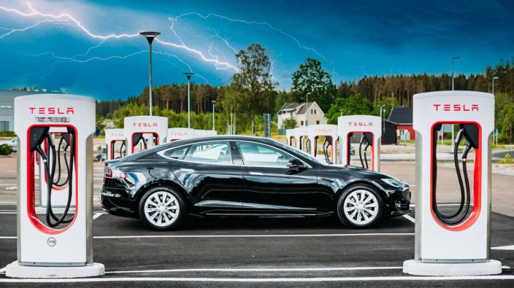 studie: elektrische auto’s dalen tien keer sneller in waarde