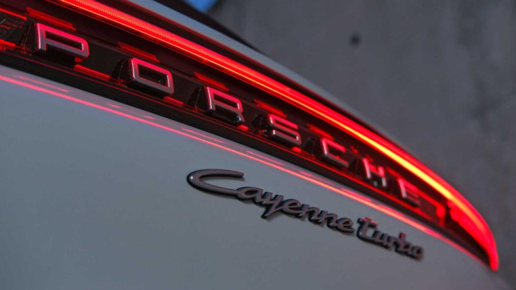 porsche cayenne turbo e-hybrid review: hoe rijdt de krachtigste vernieuwde cayenne?