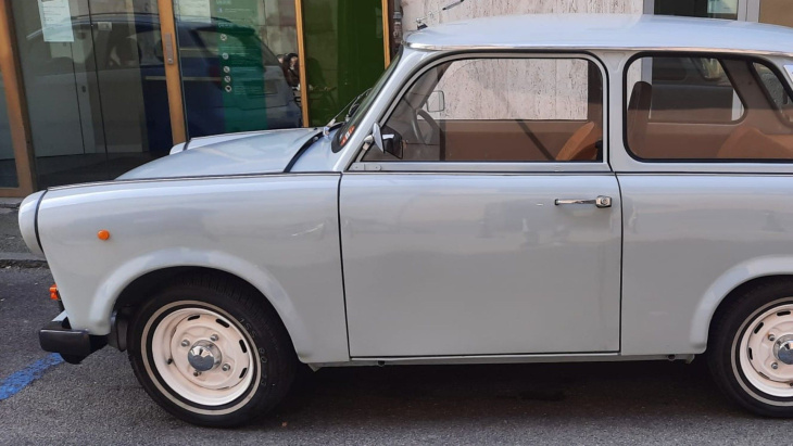de legendarische trabant gezien op de italiaanse wegen: foto's