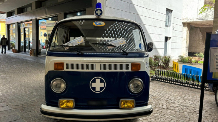 reddingsgeschiedenis: foto's van de volkswagen t2 ambulance