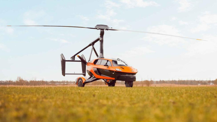 het nederlandse pal-v verkoopt in één klap meer dan 100 vliegende auto’s