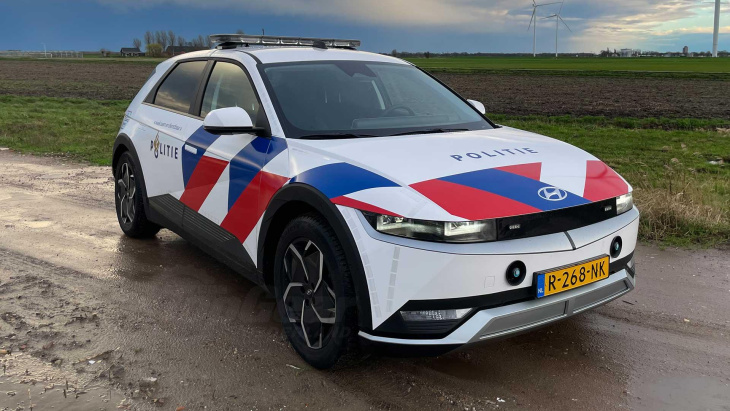 zoveel langzamer zijn de nieuwe politieauto’s van nederland