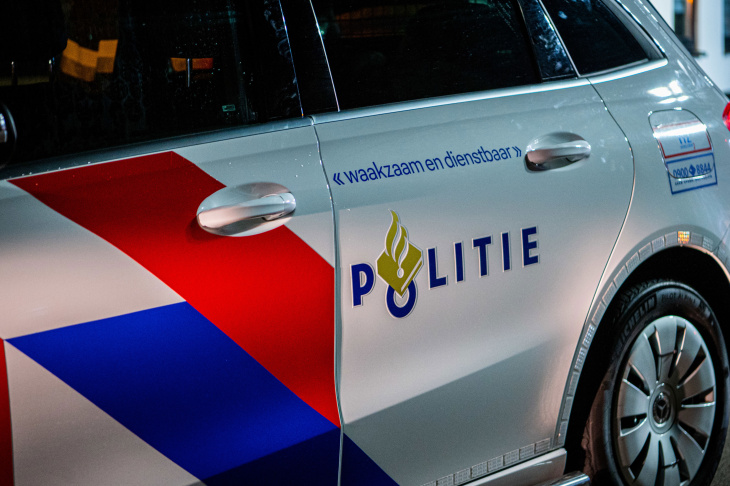 politie neemt dikke supercars in beslag in noord-holland