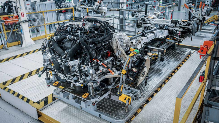 officieel: bentley vervangt de w12-motor met een sterkere hybride v8